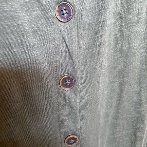 Green button down tank - Picture 2 of 6